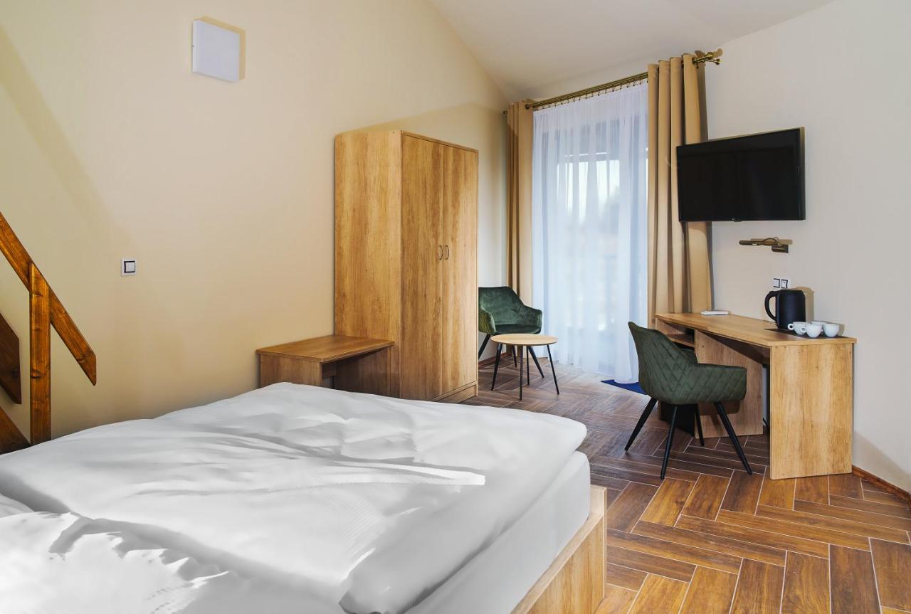 Hotel Dymnik ルンブルク エクステリア 写真