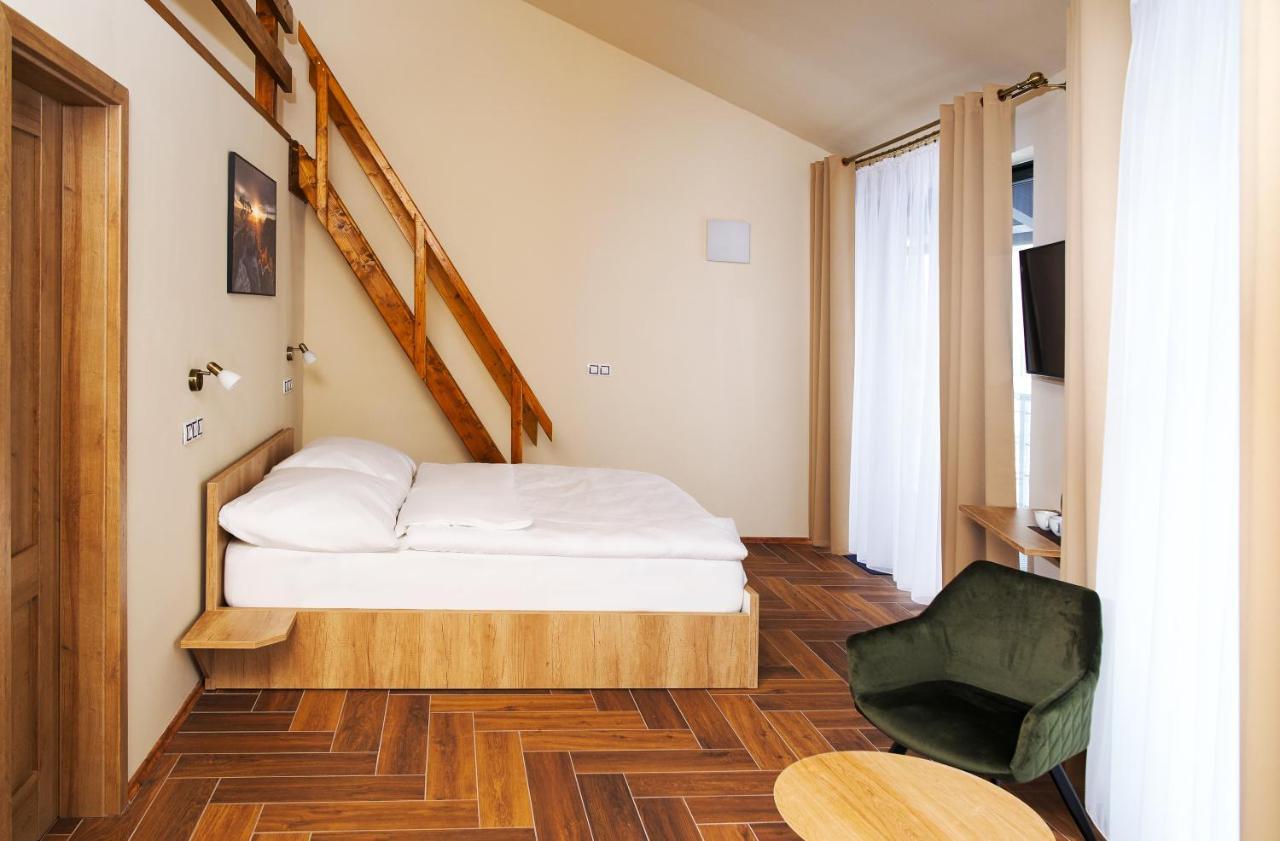 Hotel Dymnik ルンブルク エクステリア 写真