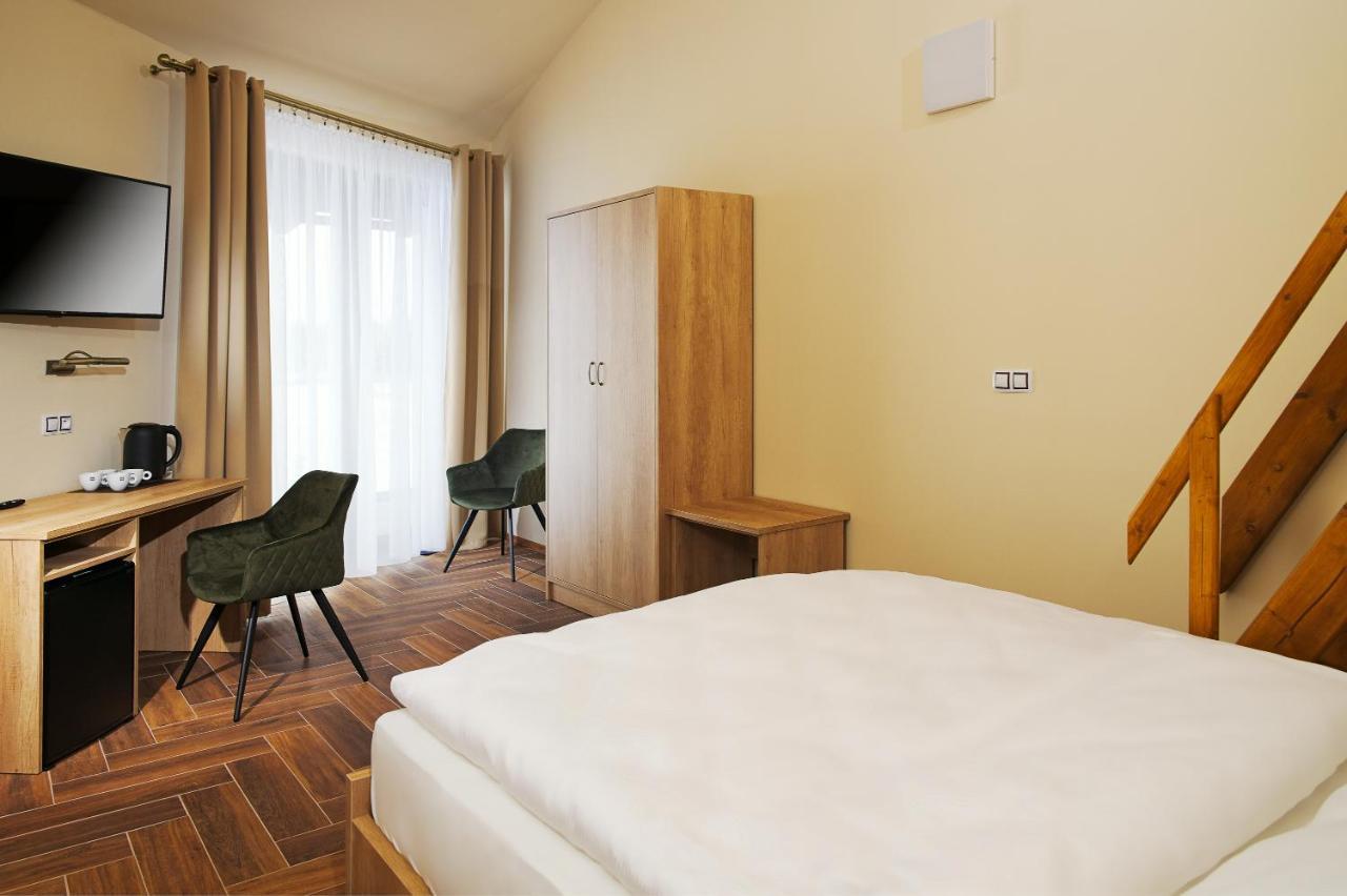 Hotel Dymnik ルンブルク エクステリア 写真
