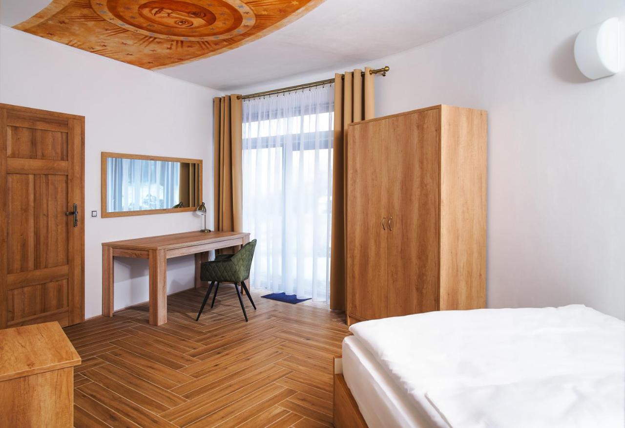 Hotel Dymnik ルンブルク エクステリア 写真